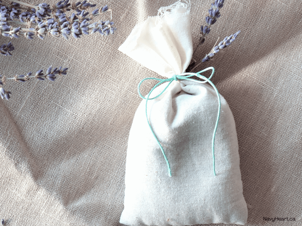 Cream Cotton bag filled with bath salts
